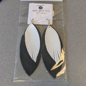 Drop feather leaf earrings